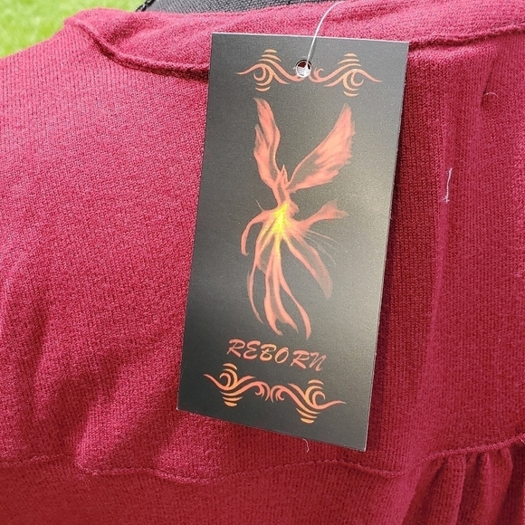 Reborn - 3/4 sleeve top burgandy half button - Picture 4 of 5